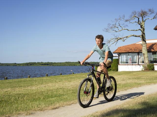 Piste cyclable au bord du lac de Léon | Côte Landes Nature