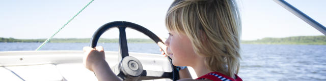 Bateau électrique sur le Lac de Léon