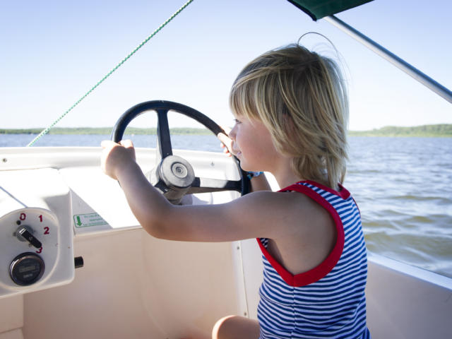 Bateau électrique sur le Lac de Léon