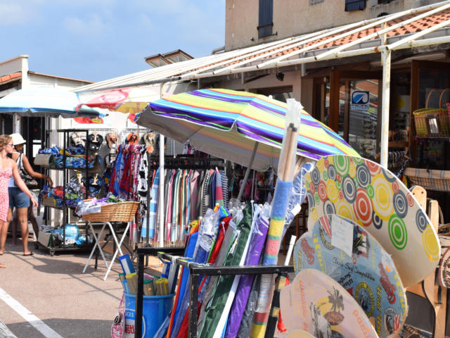 Rue commerçante à Saint Girons plage | Côte Landes Nature