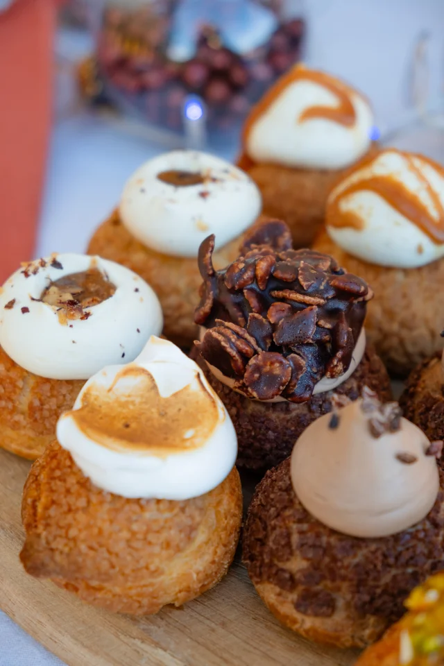 à Léon, Jeanne&Lulu propose des choux salés et sucrés et toute une série de choux pour Noël